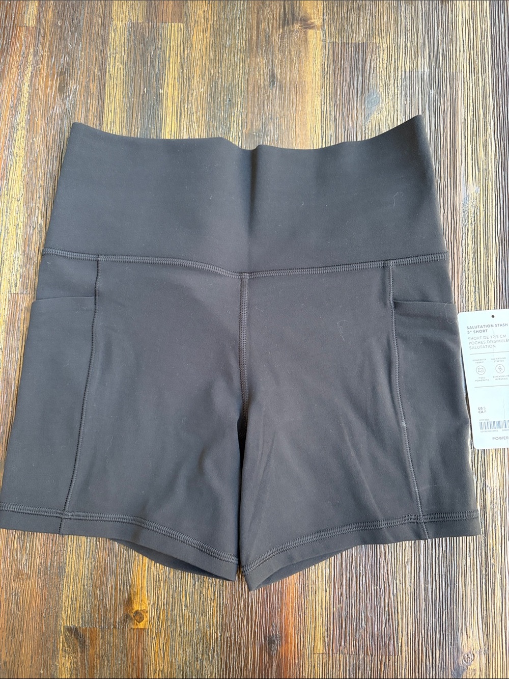Athleta Women’s Salutation Stash 5” Short Sz S NWOT